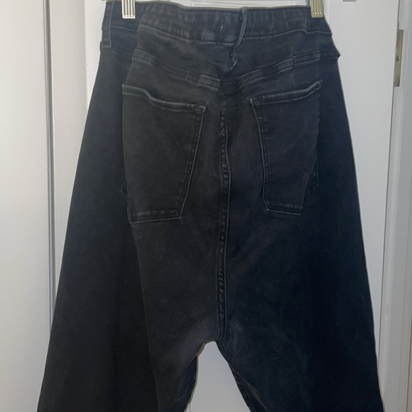 Abercrombie and Fitch
Curve Love High Rise Super Skinny Ankle Jeans
BLACK
35R - Picture 6 of 6